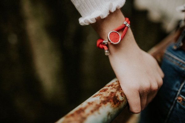 Lunavit Stylish bracelet in red for fashion-conscious women